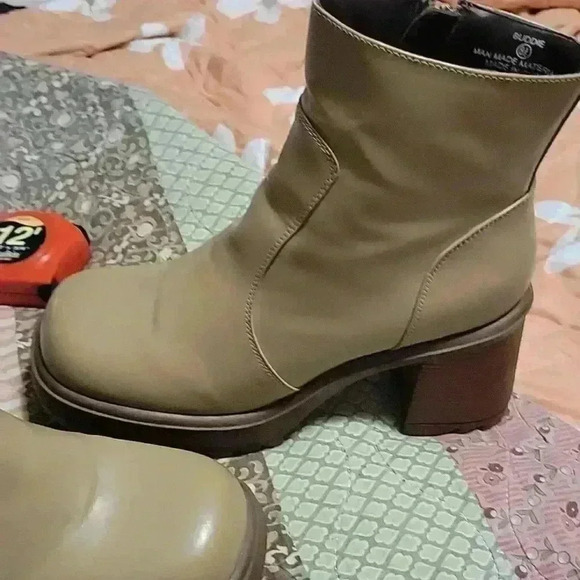 Womens Boots - Picture 4 of 7